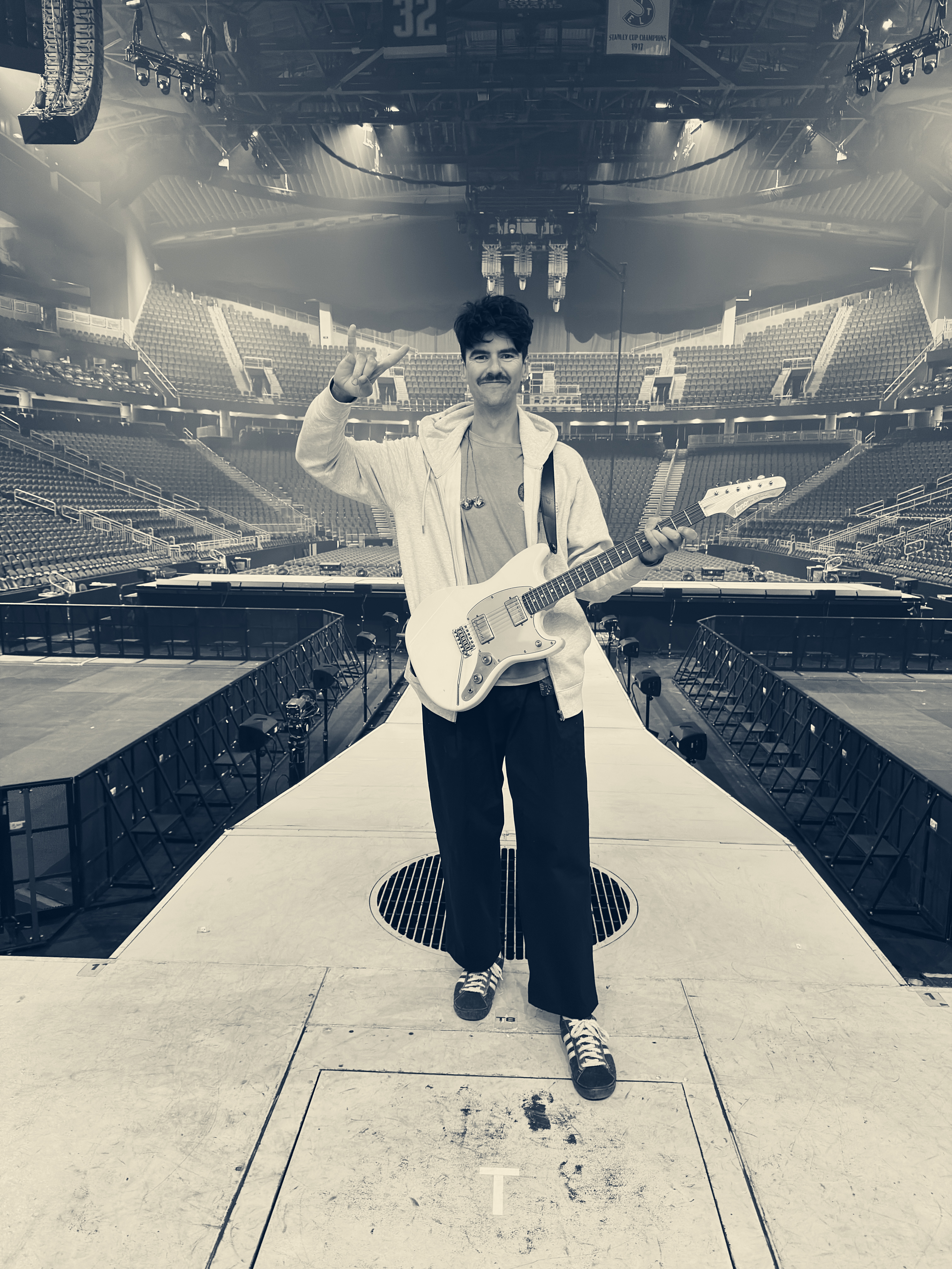 Tom Gledhill performing